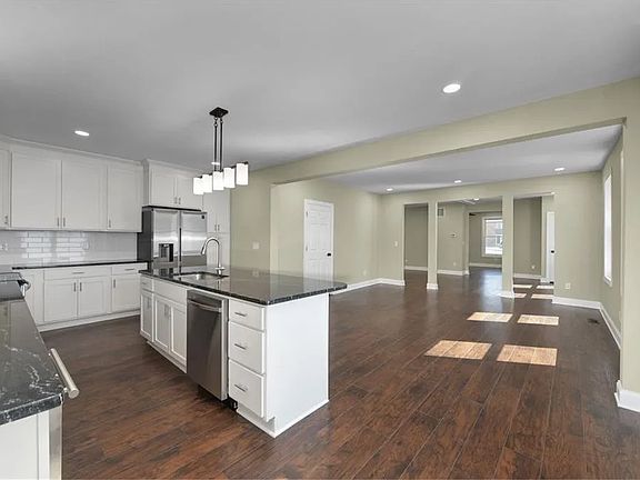 3rd image of 1924 W 58th St
