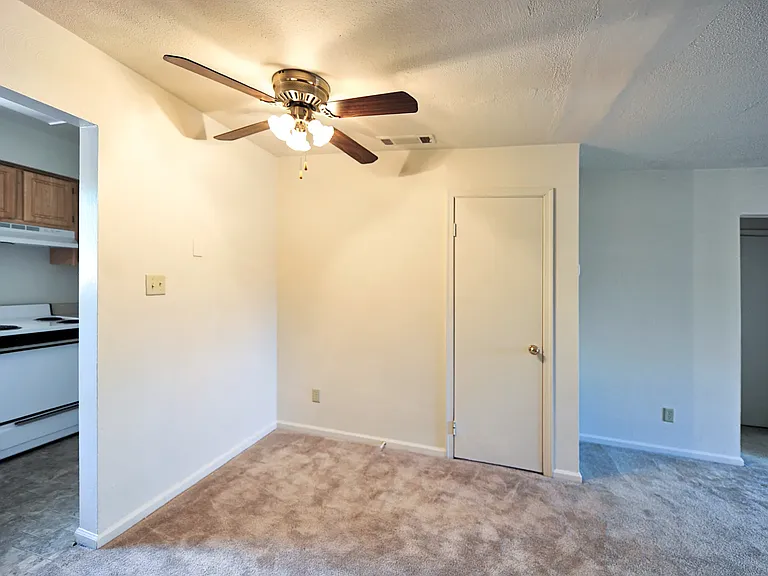 Brentwood Forest Apartments — Photo 12