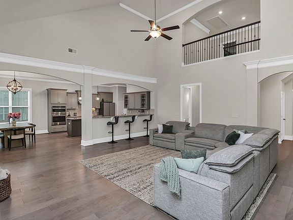 3rd image of 619 Sterling Brook Dr