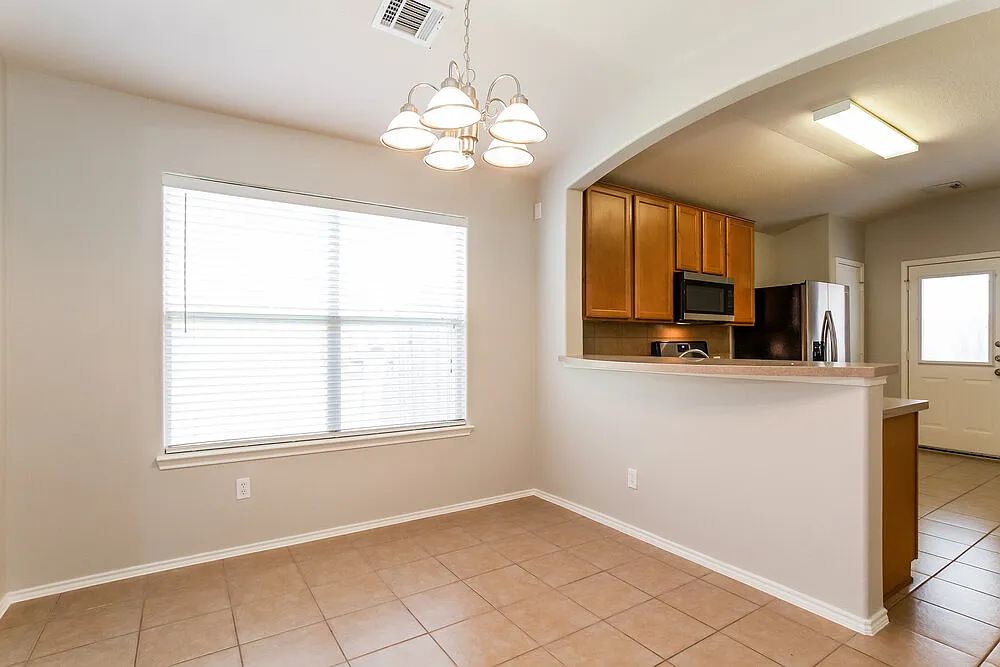 3 bed, 2.0 bath, 1604 sqft, $1,840 — Photo 4