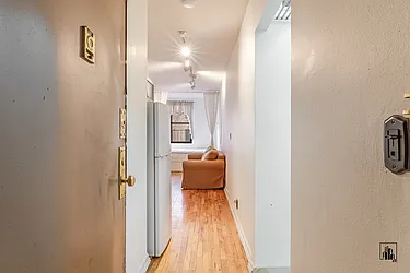 Rented by Barkoff Residential 