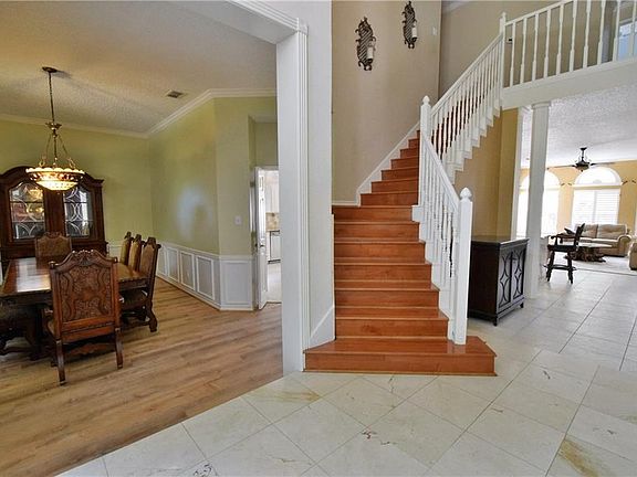 3rd image of 534 Greenwich Ln