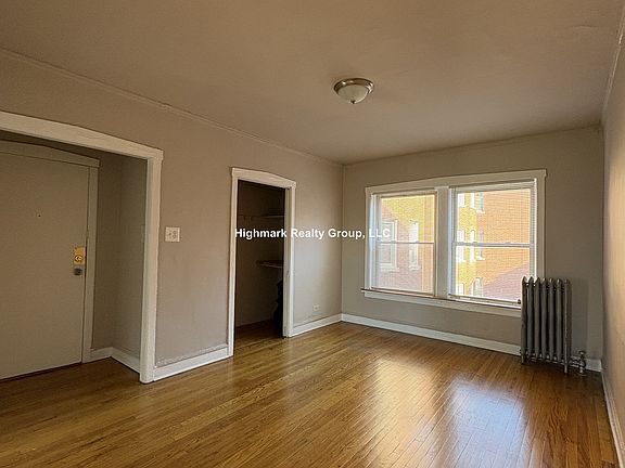 5th image of 4027 1/2 W Melrose St #2E
