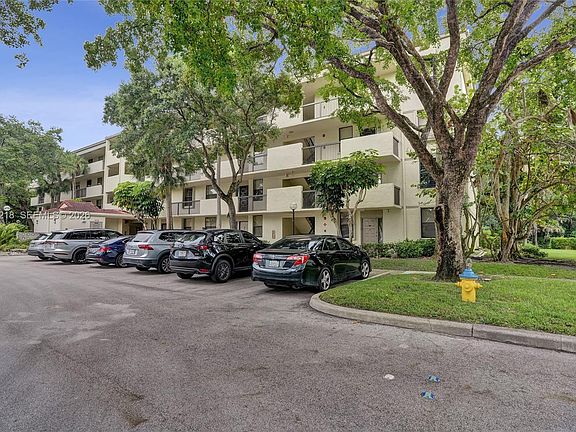 4th image of 2908 Carambola Cir S APT 106