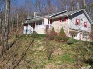 204 Thistledown Ct, Hendersonville, NC 28739