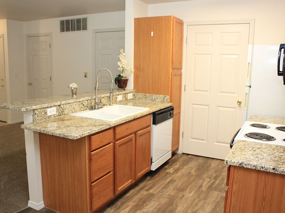 WELCOME HOME! Beautifully Remodeled Kitchen with Granite.
