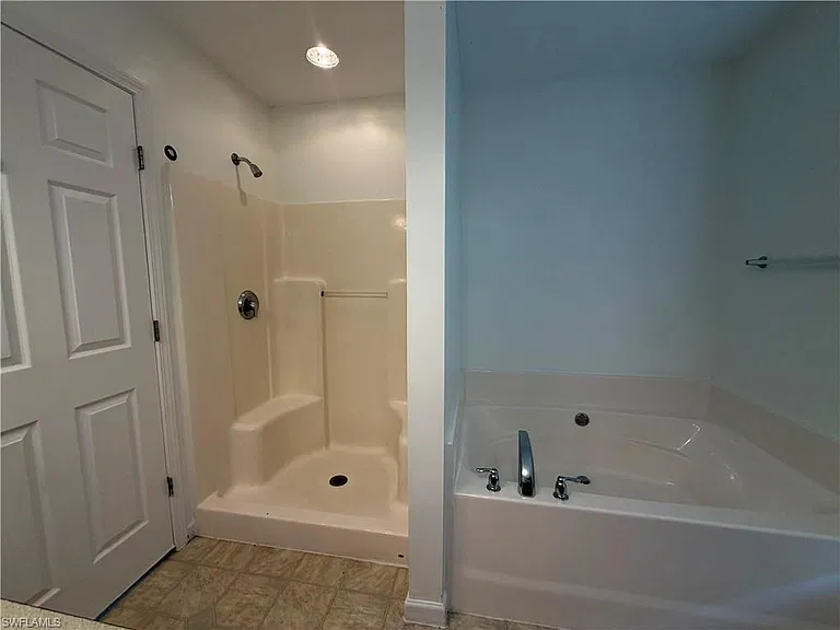 250 Leawood Cir — Photo 35