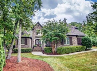 8233 Victoria Lake Dr, Waxhaw, NC 28173