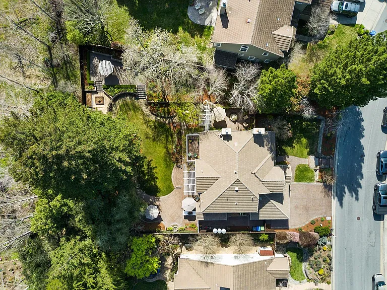 448 Silverwood Dr — Photo 76