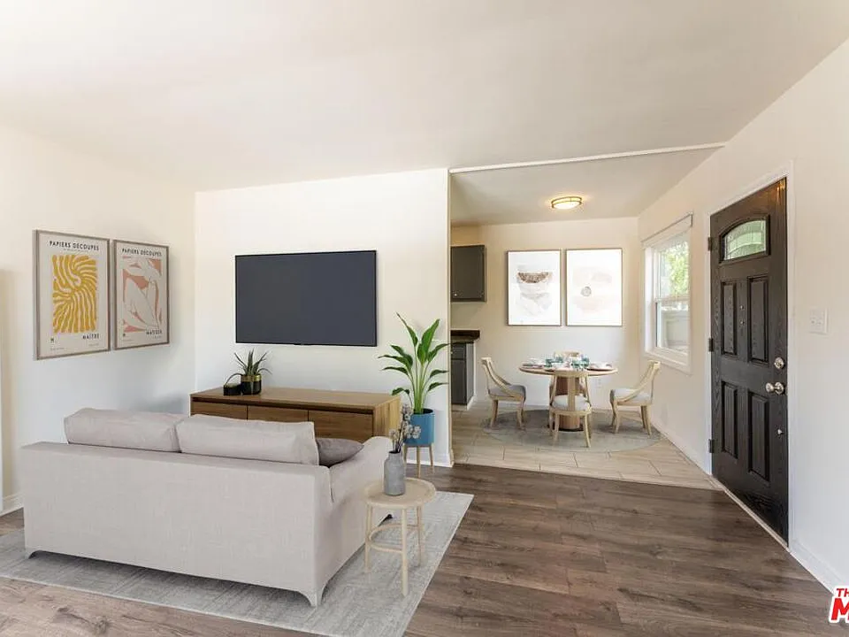10708 1/2 Moorpark St