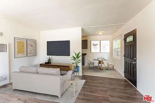 10708 1/2 Moorpark St Photo 1