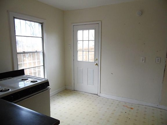 5th image of 7025 Gammage St