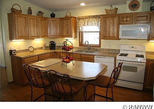 3rd image of 662 N Round Lake Ln