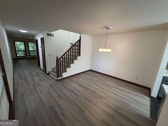 3rd image of 1702 Pine Tree Dr