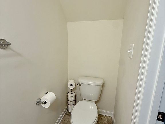 2nd image of 111 Clydesdale Ln