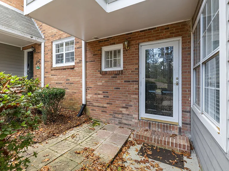 9024 Saint Thomas Ln — Photo 25