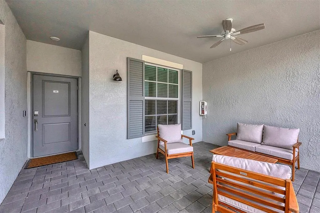 2 bed, 2.0 bath, 1336 sqft, $6,500 — Photo 4