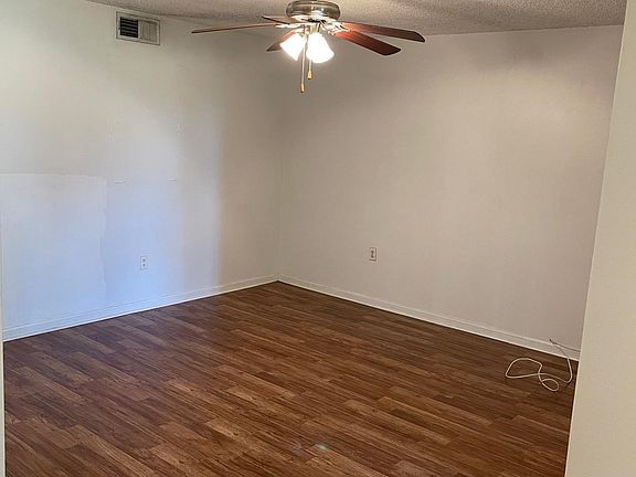 2nd image of 15204 Glenmoor Dr #15204