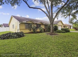 740 SW 99th Ter, Pembroke Pines, FL 33025