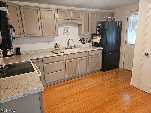 3rd image of 1537 Noble St