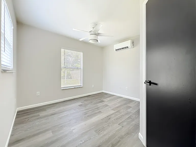 5342 Adanson St — Photo 2
