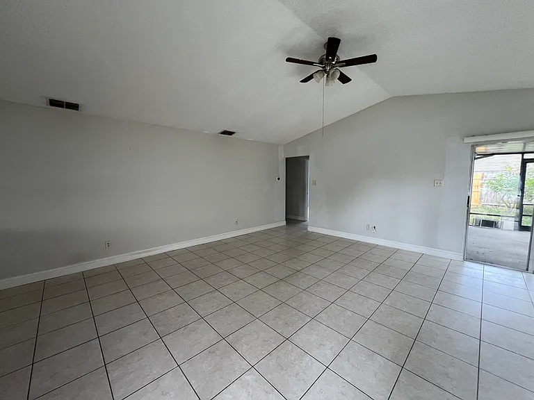 1413 Tiverton Dr — Photo 10
