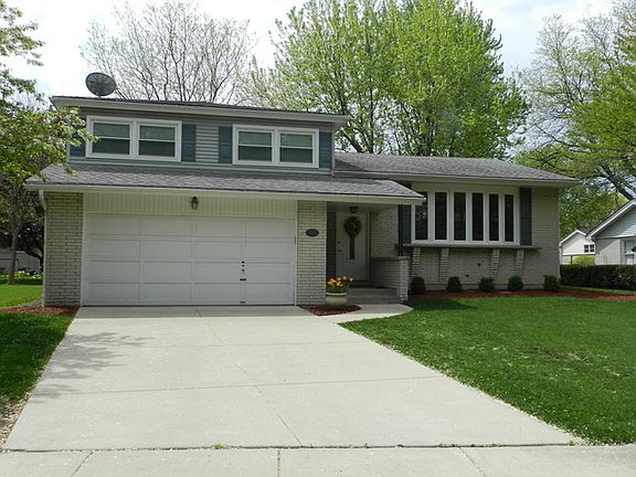 2nd image of 2411 E Northwood Ct