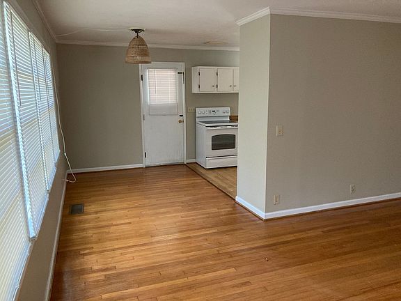 4th image of 403 E Samford Ave