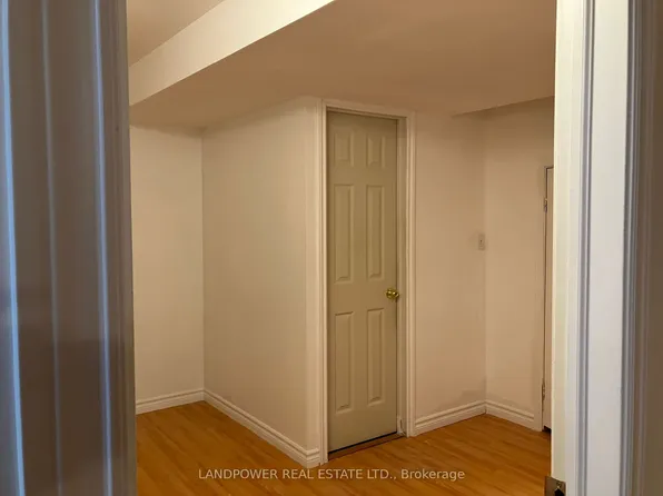 29 Sandy Point Dr S Basement A, Richmond Hill, ON L4S 2W7
