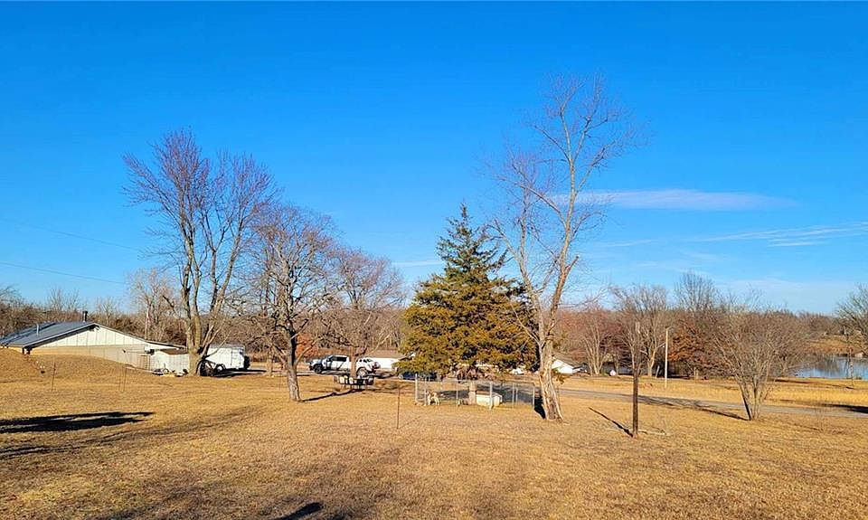 1st image of 25 Lakeview Dr