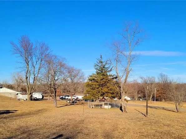 25 Lakeview Dr, Pleasanton, KS 66075