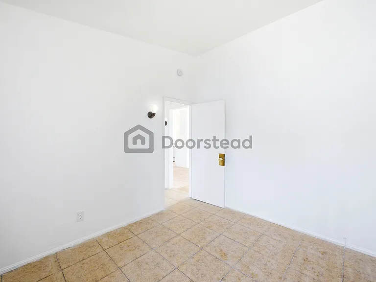 824 S 47th St — Photo 15