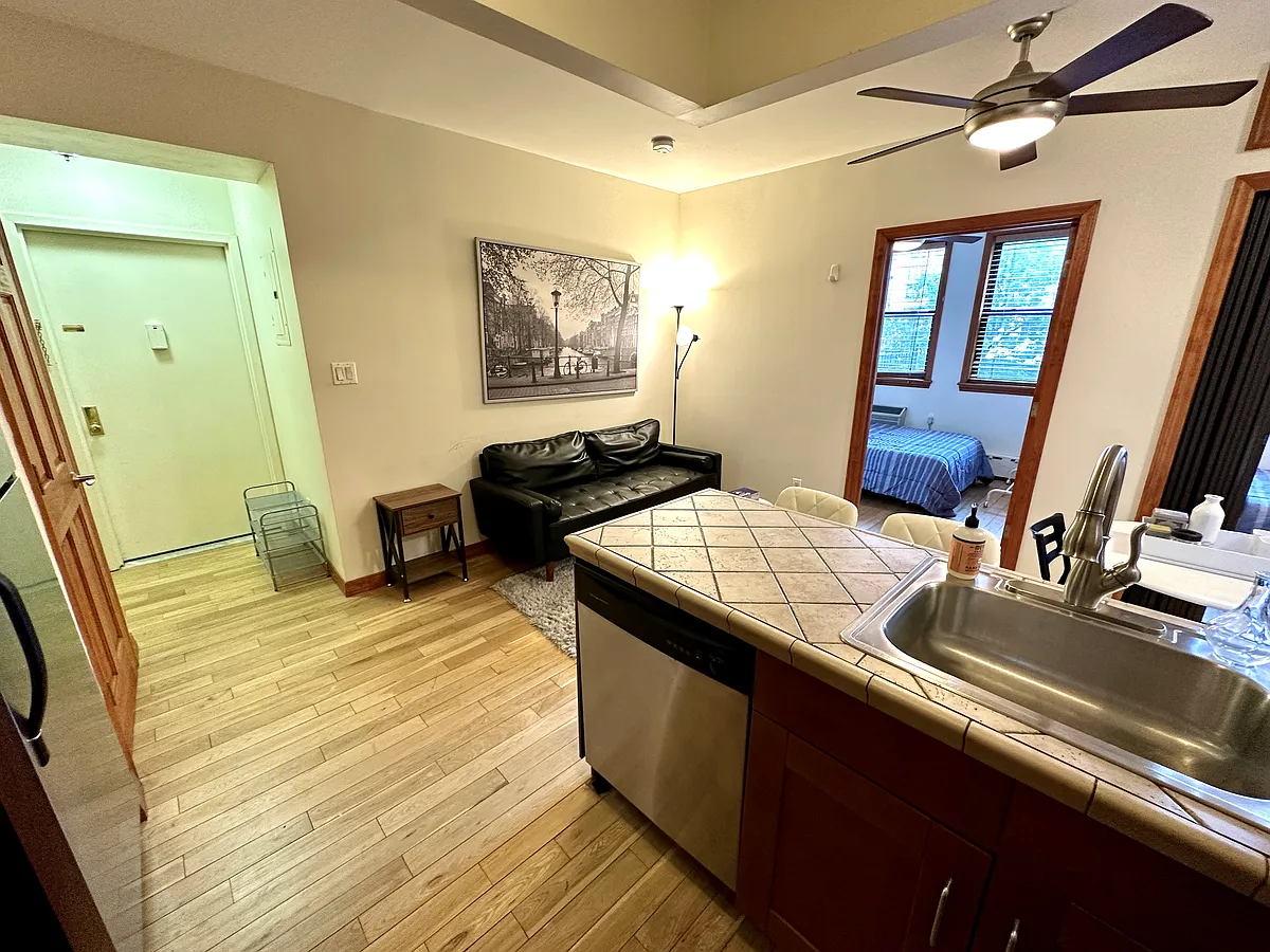 Building Photo - 150 W 92nd St #5C