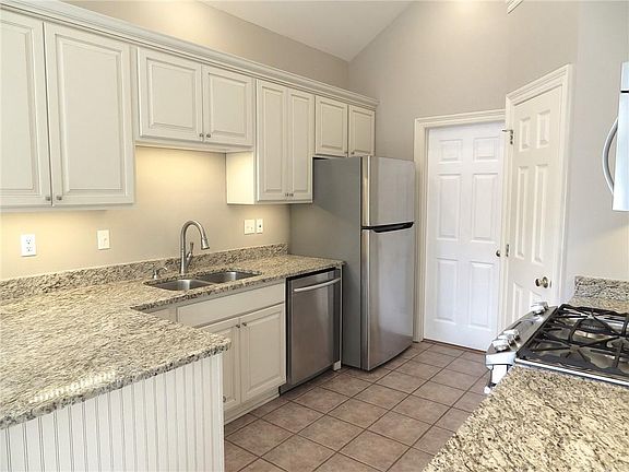 4th image of 2052 Olvey Dr
