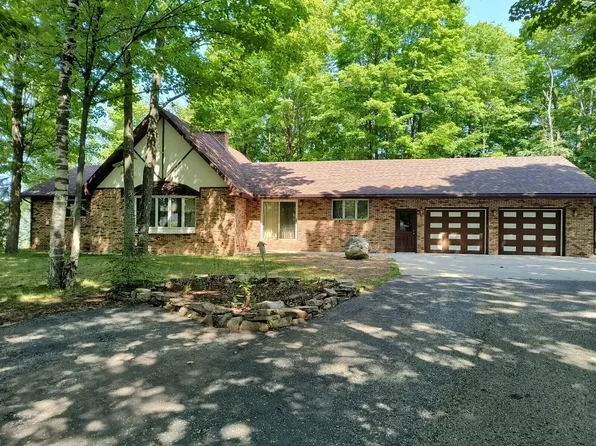 677 Oak St, Rogers City, MI 49779