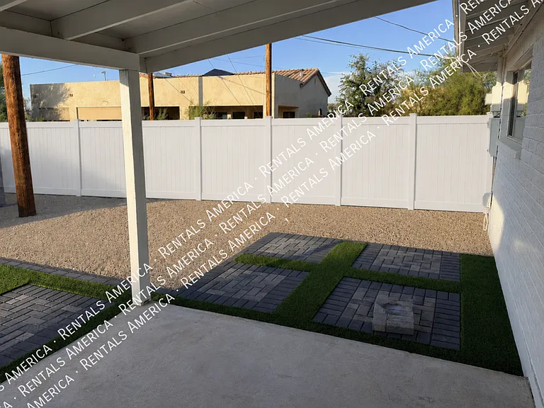 1704 E Pickrell Dr — Photo 9