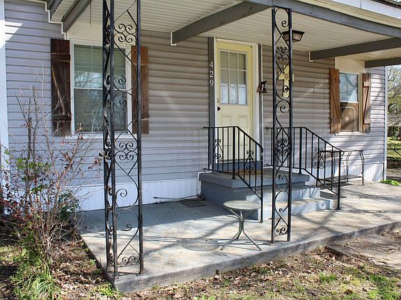 2nd image of 429 Hyde Park Cir