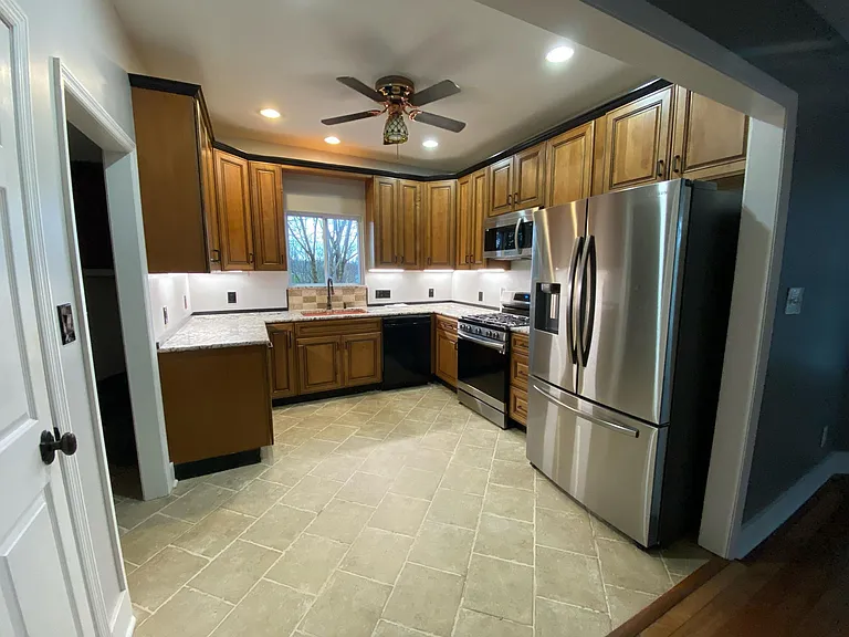 1914 Brown Ave — Photo 5