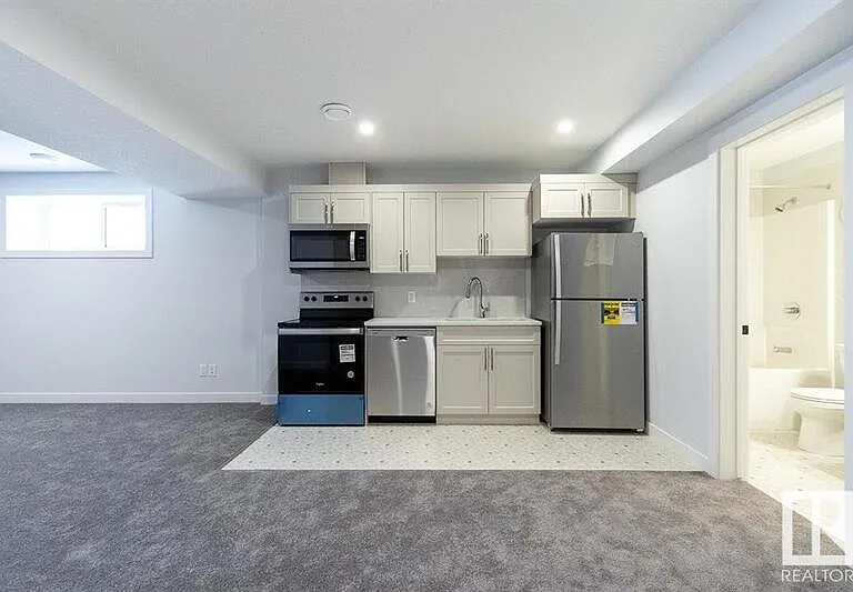 32 Rosewood Way #BASEMENT — Photo 1
