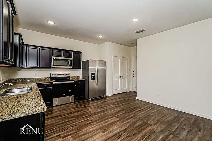 3 bed, 2.5 bath, 1605 sqft, $1,940 — Photo 3