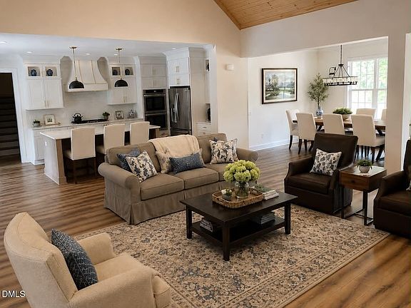 5th image of 226 Saintsbury Pl
