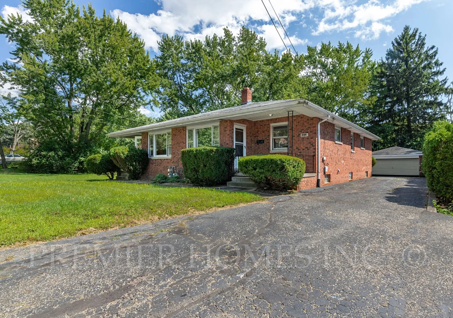 1012-1014 Saxon Ave — Photo 1