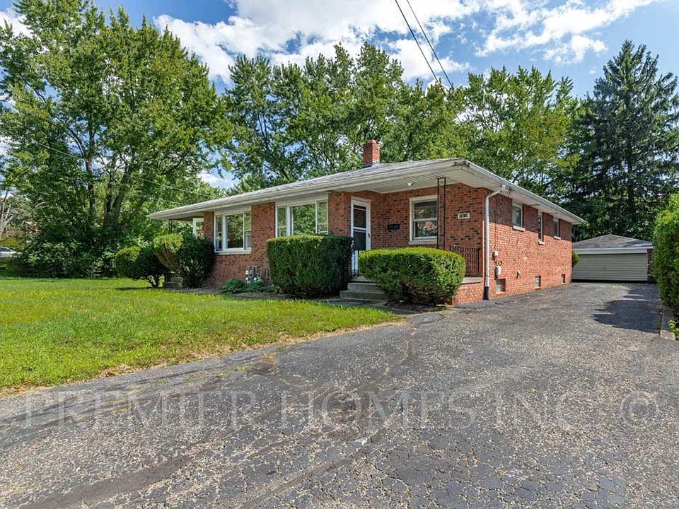 1012-1014 Saxon Ave