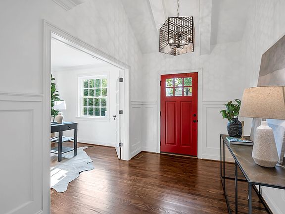 5th image of 2802 Hawthorne Pl