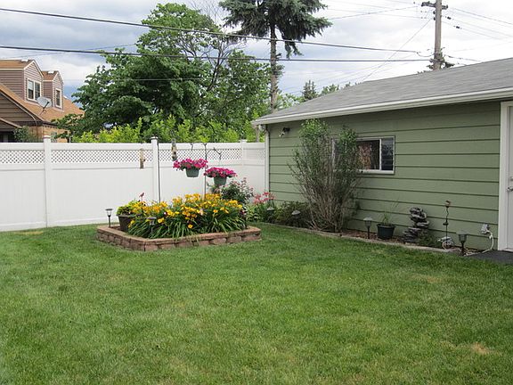 4th image of 9962 Montrose Ave