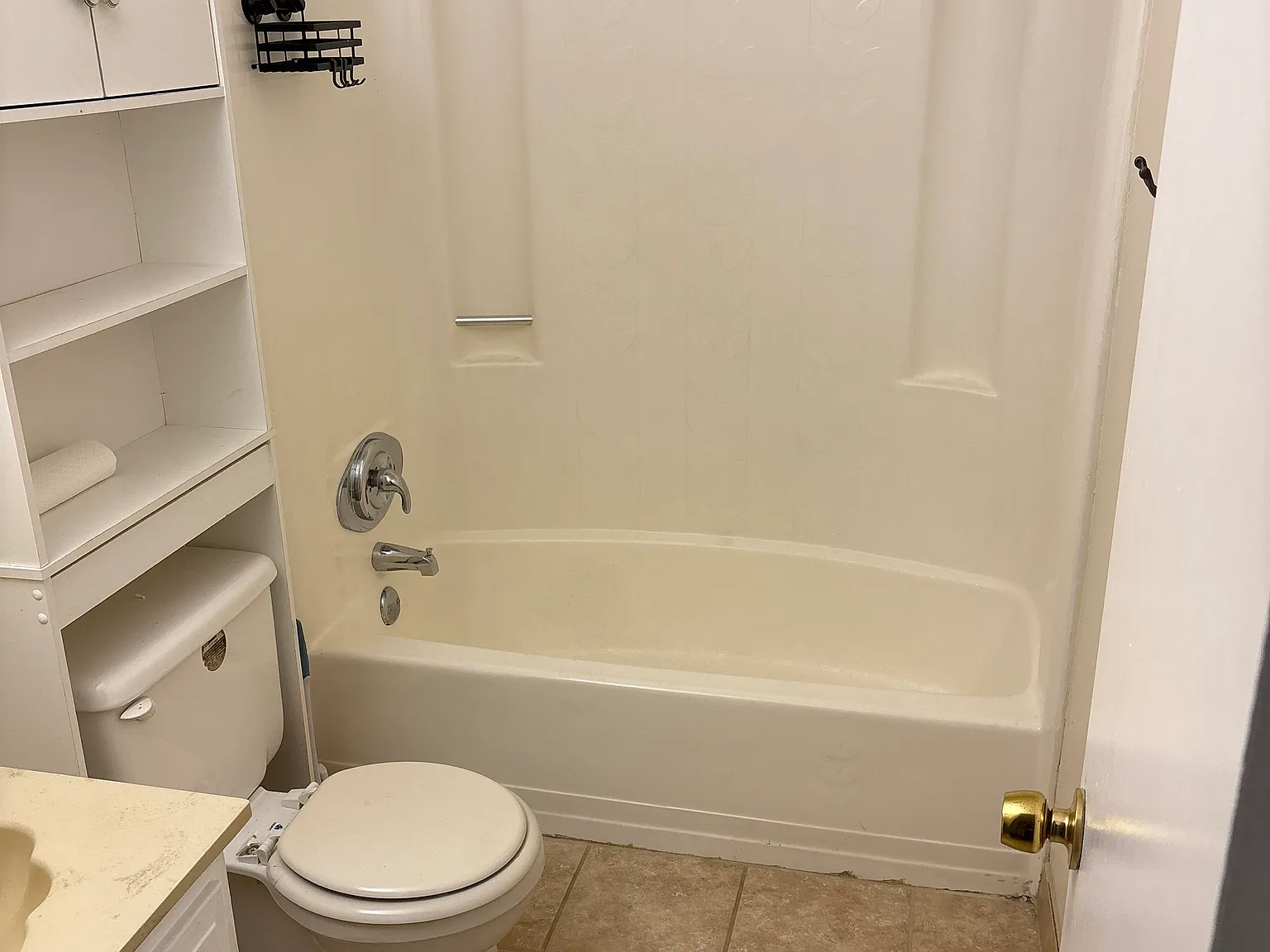 3 bed, 960 sqft, $2,000 — Photo 4