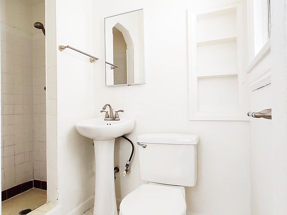 5th image of 1410 S Westmoreland Ave #1412