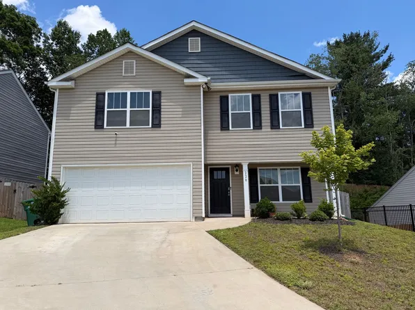 220 Roper St, Candler, NC 28715
