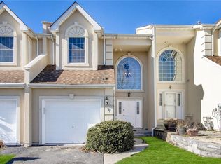 27 Oak Hill Rd, Middletown, NY 10941