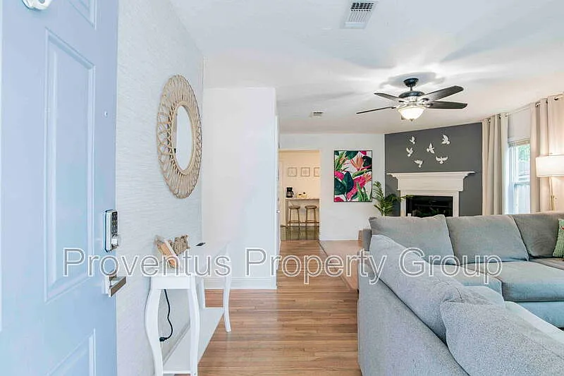 3 bed, 1.0 bath, 1520 sqft, $1,900 — Photo 4